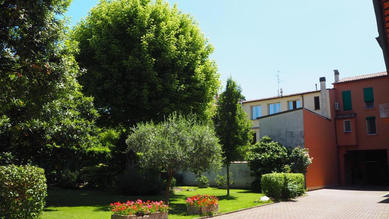 R&B Giardino 34 Panzió Forlì Kültér fotó